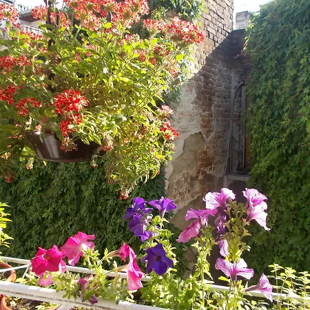 埃尔迪亚布勒旅舍 *